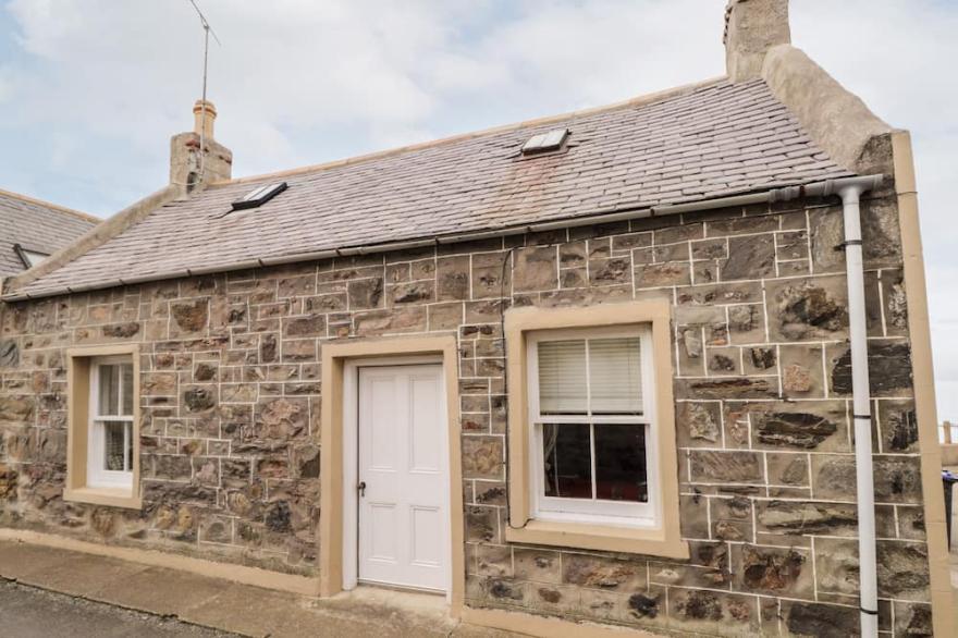 SEASPRAY COTTAGE, Family Friendly, With Open Fire In Whitehills