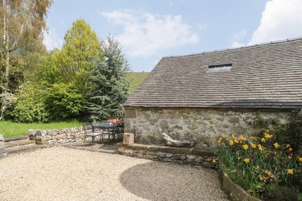 WALTON HOUSE, pet friendly, character holiday cottage in Wirksworth