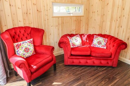 THE CABIN, pet friendly, character holiday cottage in St Clears