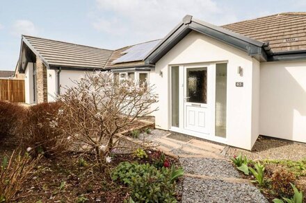 TRENANT VIEW, pet friendly, luxury holiday cottage in Wadebridge