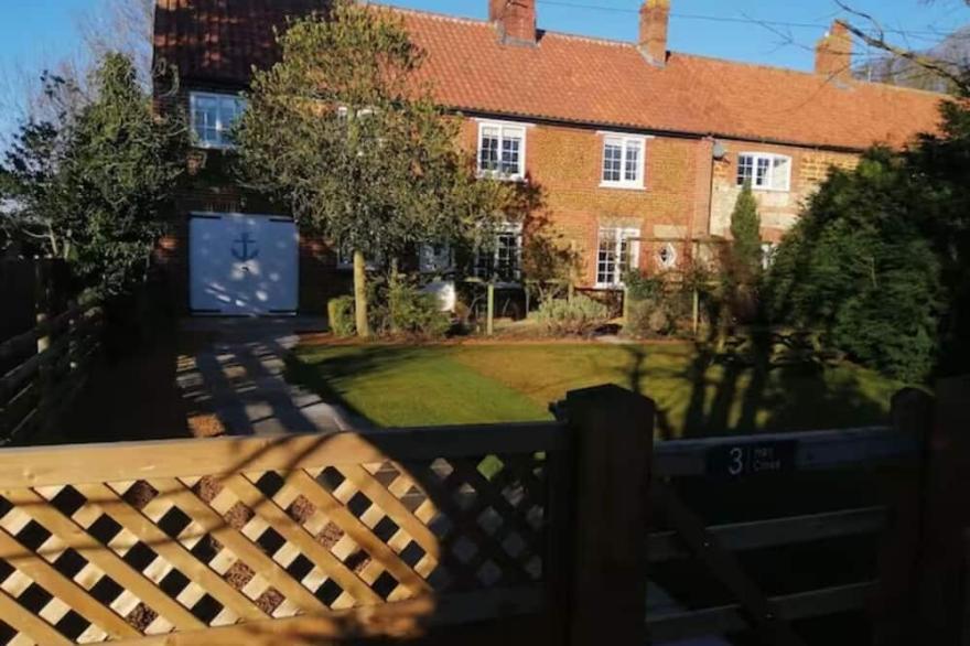 Large Pet Friendly Self Catering Norfolk Holiday Cottage, Heacham Norfolk