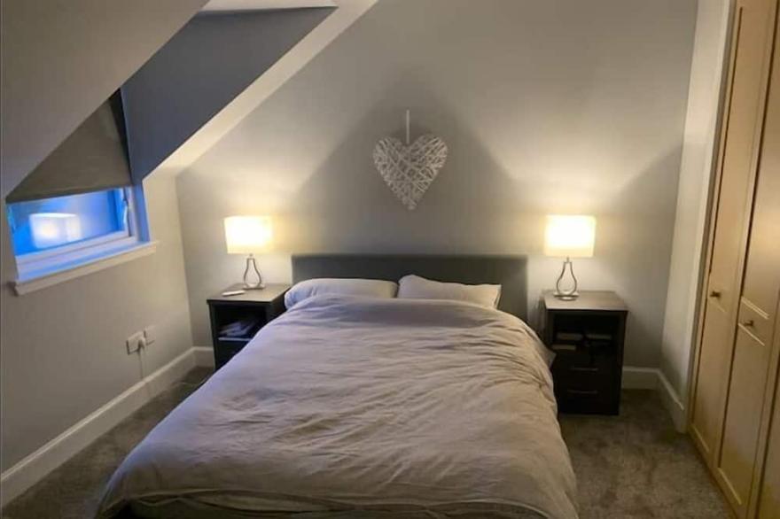 2 Bedroom Penthouse Apartment in Leafy City Centre