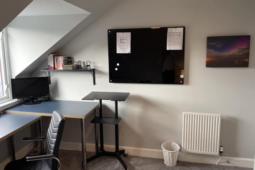 2 Bedroom Penthouse Apartment in Leafy City Centre