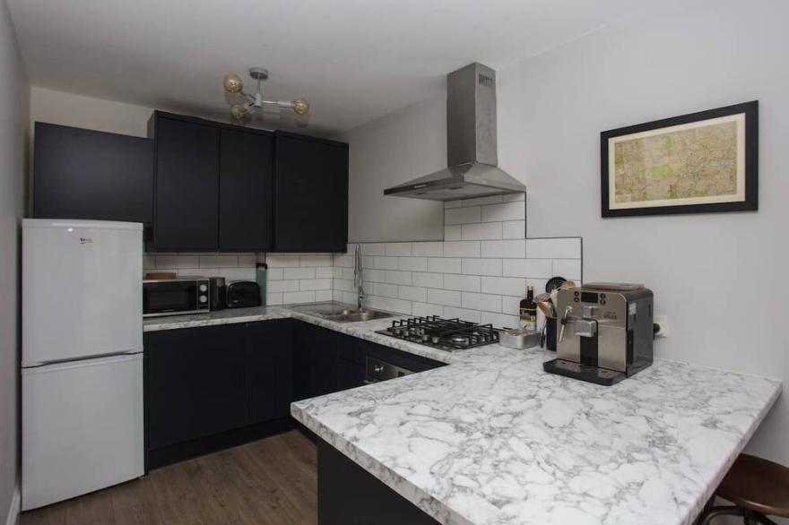 Lovely 2 Bedroom Flat near Whitechapel Station