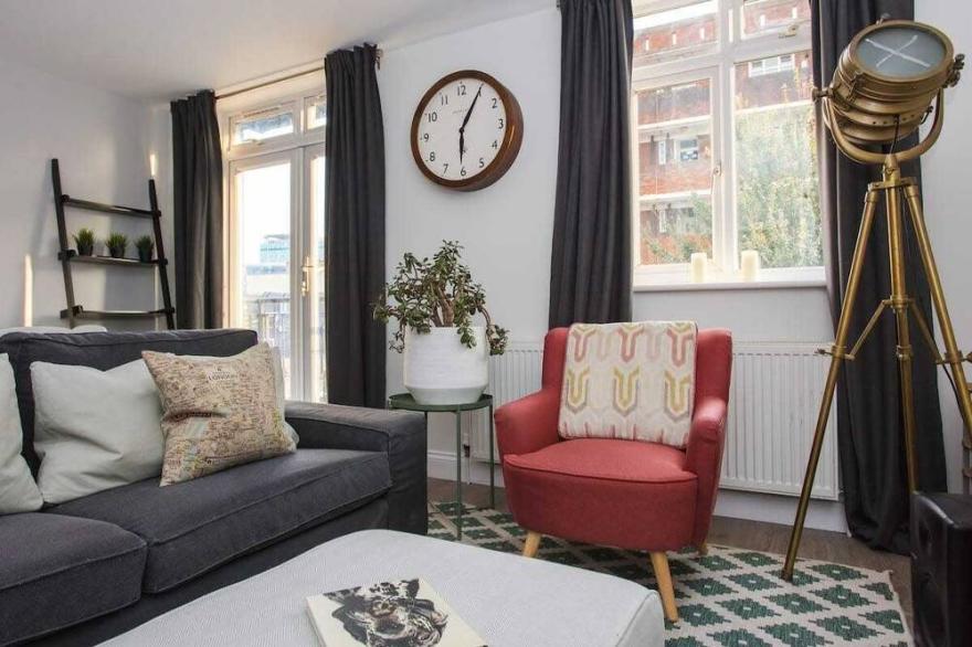 Lovely 2 Bedroom Flat near Whitechapel Station