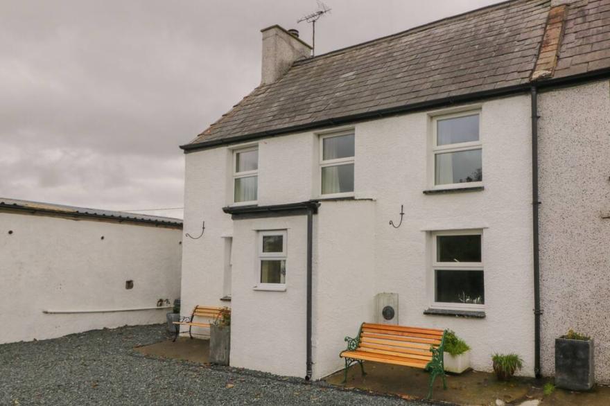 BRON GADAIR, Pet Friendly, Character Holiday Cottage In Newborough