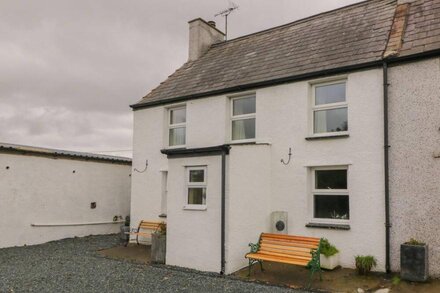 BRON GADAIR, pet friendly, character holiday cottage in Newborough