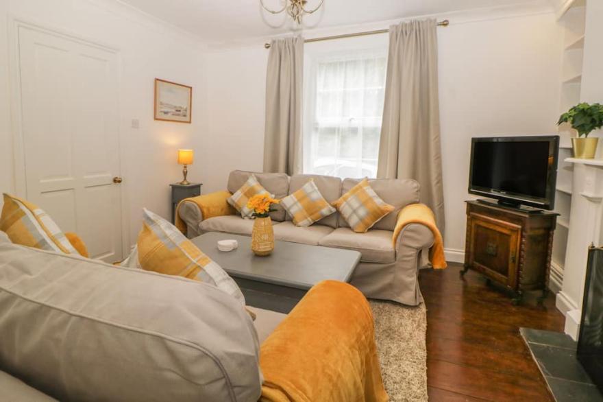 SUMMER COTTAGE, family friendly, character holiday cottage in Torquay
