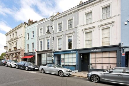 Contemporary flat with private patio in Primrose Hill by UnderTheDoormat