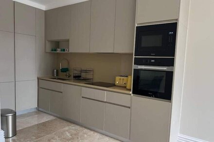 Bright & Modern 2 bedroom In Hendon