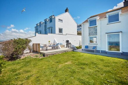 3 Overcliff is a stunning family friendly cottage with a comfortable interior and breath taking and