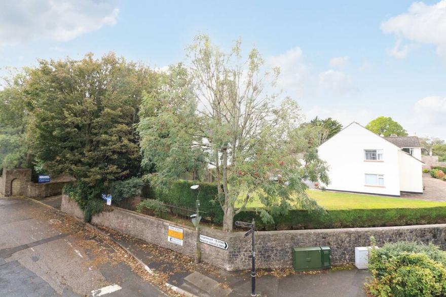 PARK HOUSE, family friendly, with a garden in Torquay