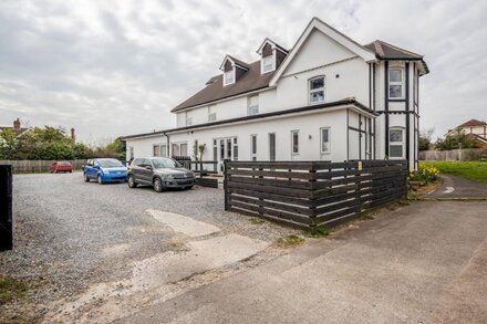 Elegant Luxury Flat, Converted Pub with Free Parking