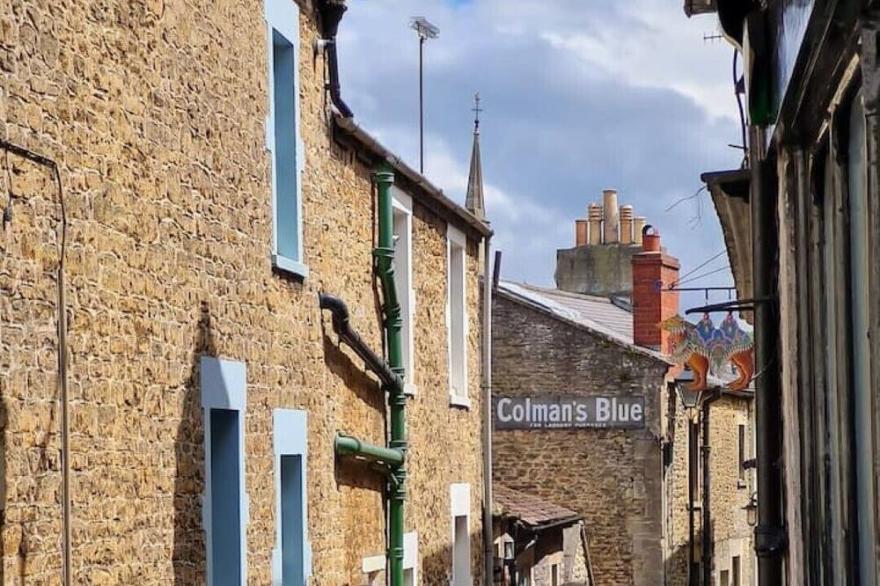 The Undercroft - Luxury studio in heart of Frome.