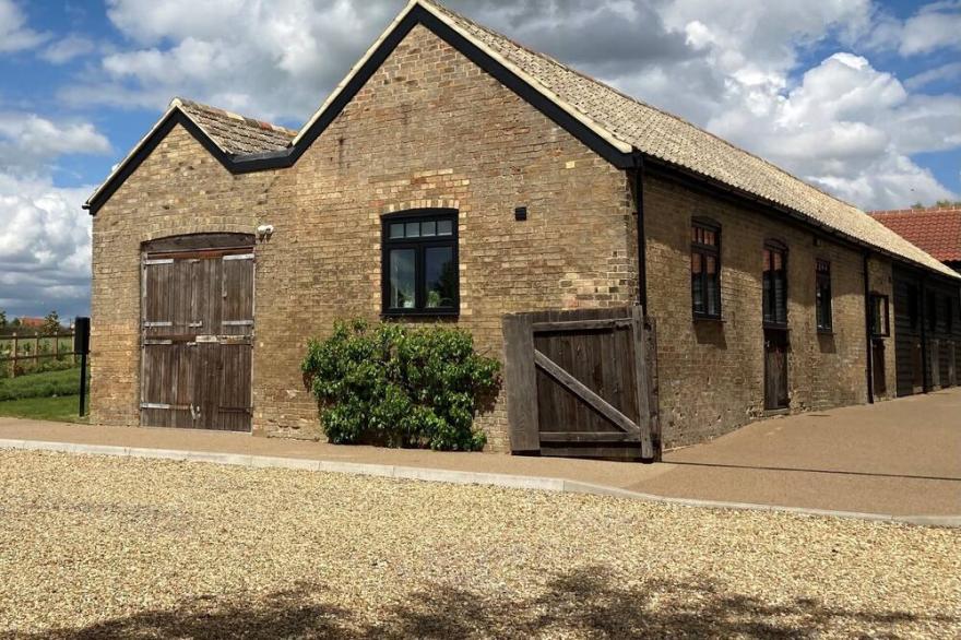 Luxurious 3-bedroom rustic barn conversion