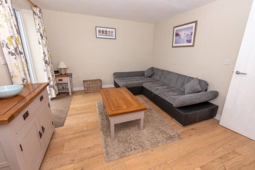 Tarka Reach - Two Bedroom House, Sleeps 4