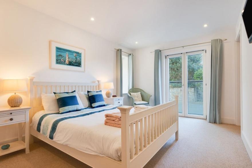 1 The Monterey - Two Bedroom Apartment, Sleeps 4