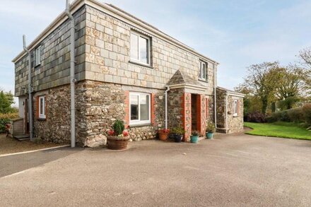 THE ROUNDHOUSE, family friendly, with a garden in Port Isaac