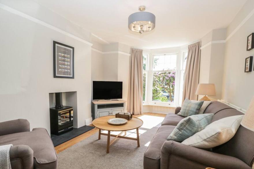 SNOWDROP COTTAGE, family friendly in Bowness-On-Windermere
