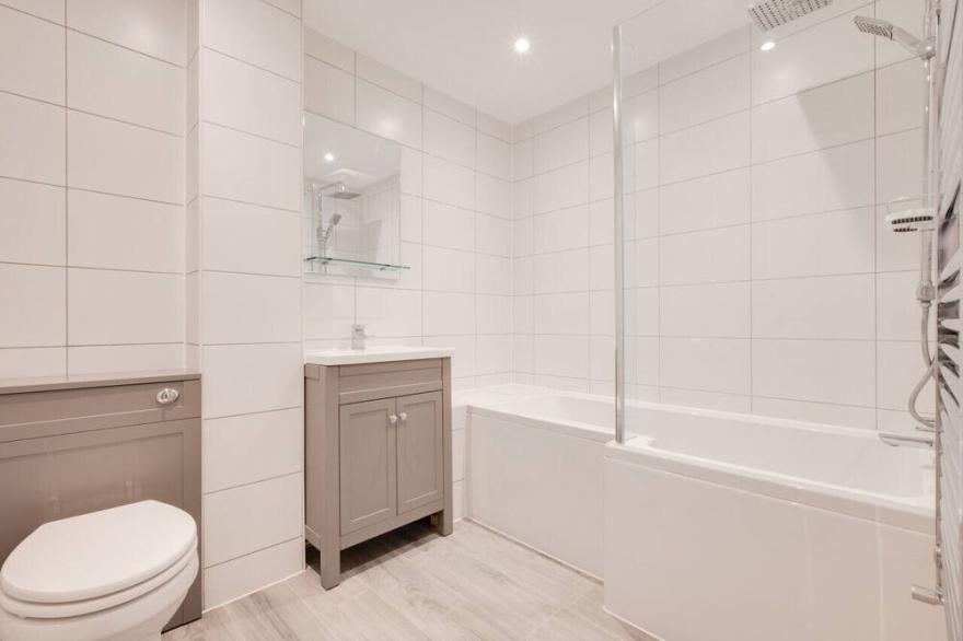 Ferry View - Two Bedroom House, Sleeps 6