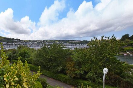 Waterhead View - Three Bedroom Apartment, Sleeps 5