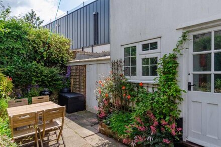 Mulberry Mews - Three Bedroom House, Sleeps 5