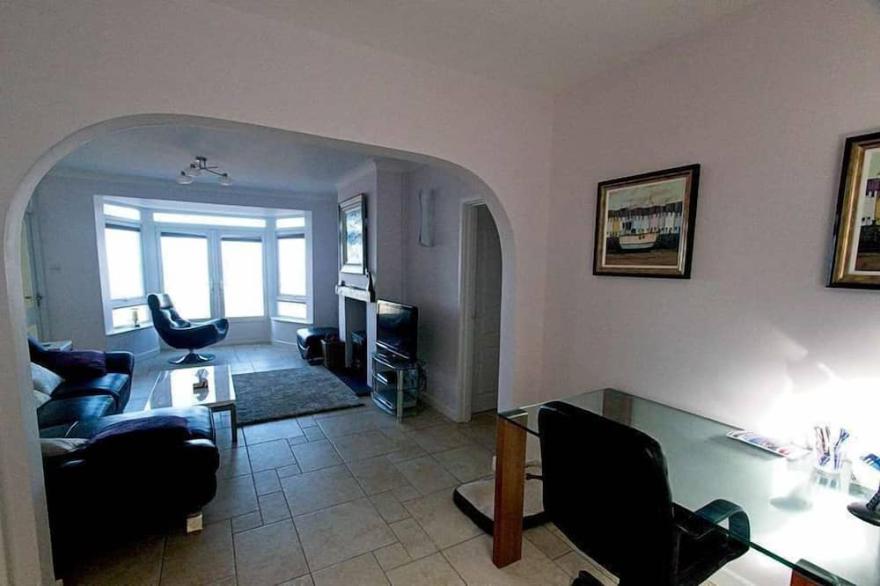 Beautiful 3 bedroom cottage on Woolacombe seafront with fantastic views!