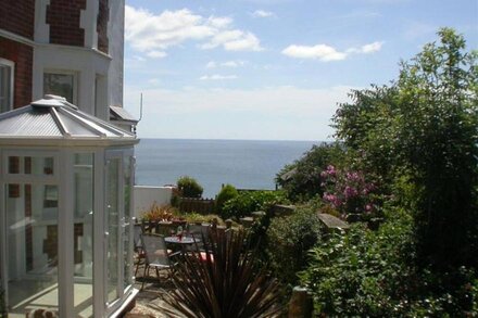 Seaview Garden - Two Bedroom Apartment, Sleeps 4