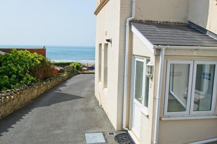 Spacious 2 bed apartment opposite main beach!