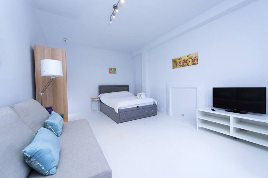 Fabulous studio flat in Bayswater!