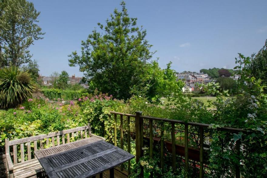 Patchwork Cottage - Two Bedroom House, Sleeps 4