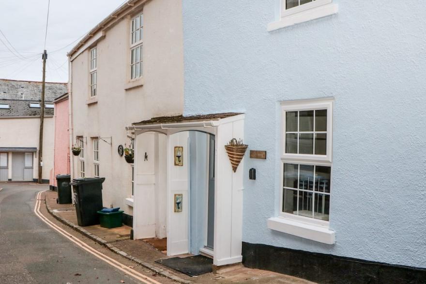 HILLCROFT COTTAGE, family friendly, with open fire in Teignmouth