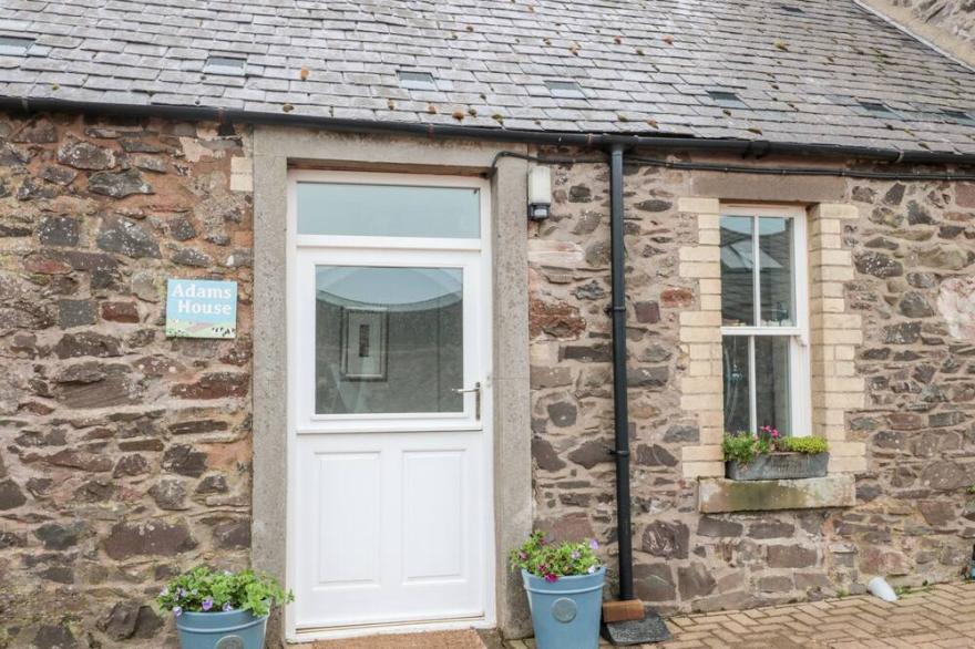 ADAMS HOUSE, Pet Friendly, With A Garden In Coldingham