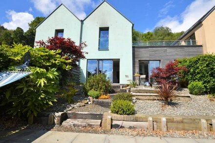 Tigh Na Cladach, new Summer 2019, sea front location, pet friendly