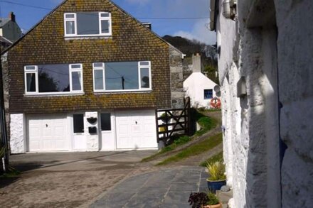 Jimmers Loft@Cadgwith Cove-Beautiful Sea Views