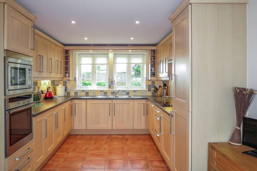Meadow View - sleeps 8 guests  in 3 bedrooms