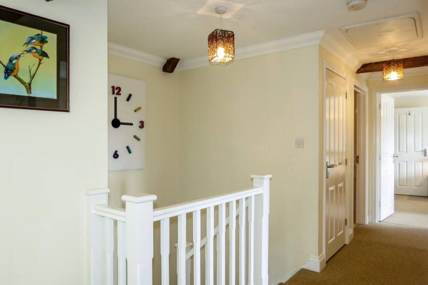 Meadow View - sleeps 8 guests  in 3 bedrooms