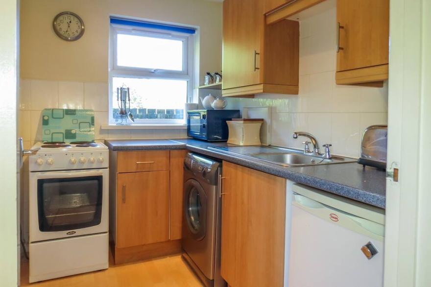 17 Britten Close - sleeps 2 guests  in 1 bedroom
