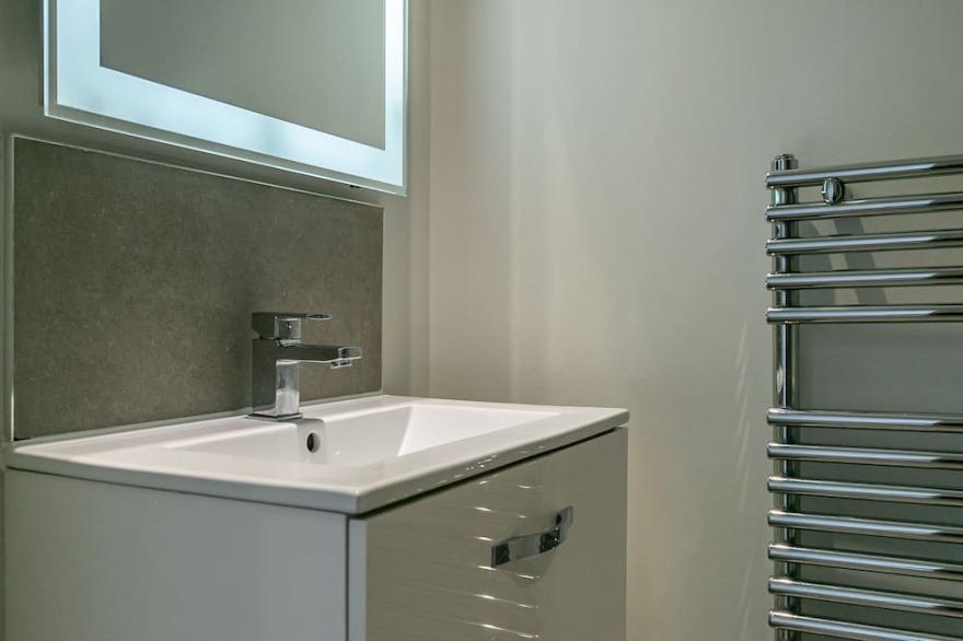 Executive Apartment Close to Train Station