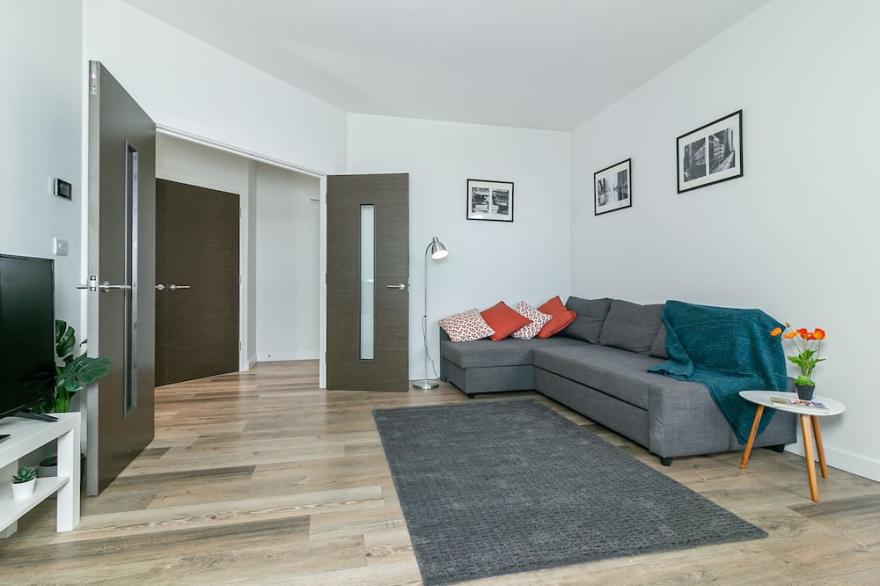 Executive Apartment Close to Train Station