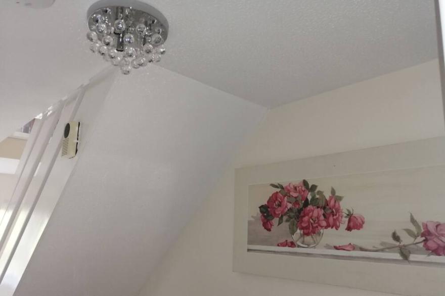 25 Min to CL! LONDON INCREDIBLE 2BEDHome SLEEP 1-6
