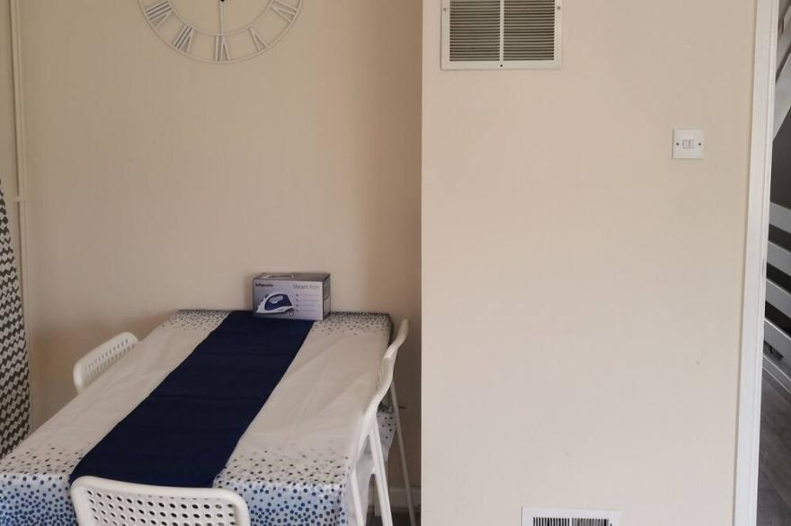 25 Min To CL! LONDON INCREDIBLE 2BEDHome SLEEP 1-6