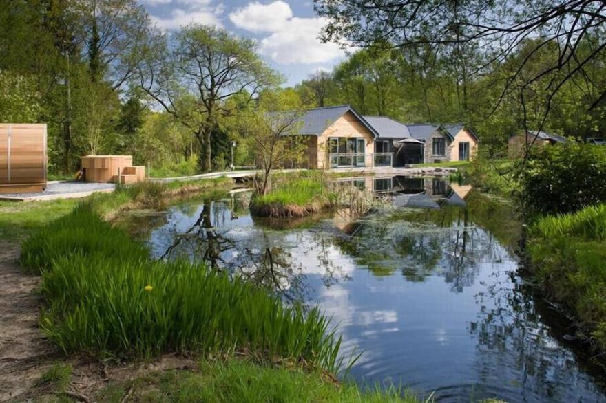 BRACKEN GROUND, pet friendly, luxury holiday cottage in Coniston