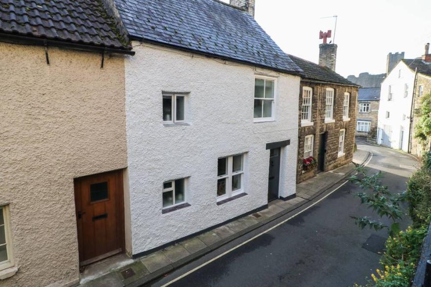 17 MILLGATE, Pet Friendly, Luxury Holiday Cottage In Richmond