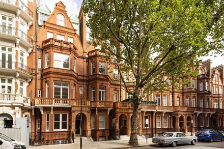 The Ebury Suite next to Sloane Square