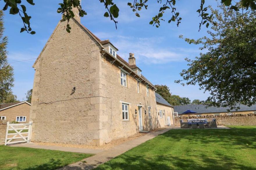 THE CROFT FARM, Pet Friendly, Luxury Holiday Cottage In Wansford
