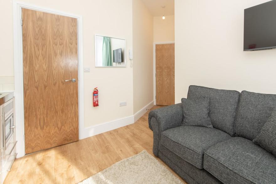 Amazing 1 Bed Flat For Students With Parking
