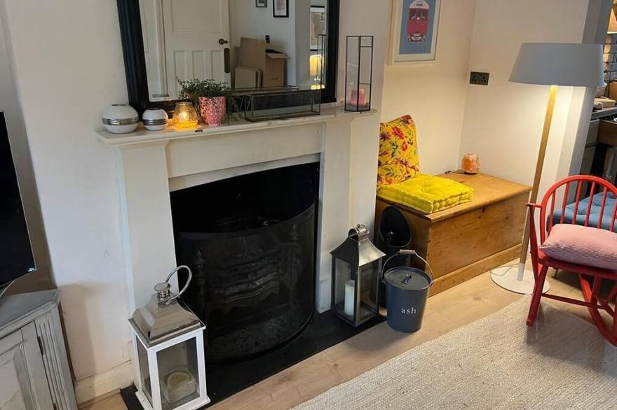 Newly Added- Very comfortable, Cosy decorated 4-bed London home / Good Transport