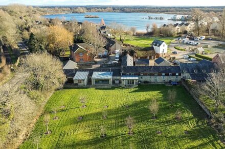 Lakeside property with spa access on a nature reserve, Ruby Cottage (MV04)