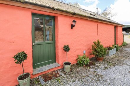 BLUEBERRY COTTAGE, character holiday cottage in Haverfordwest